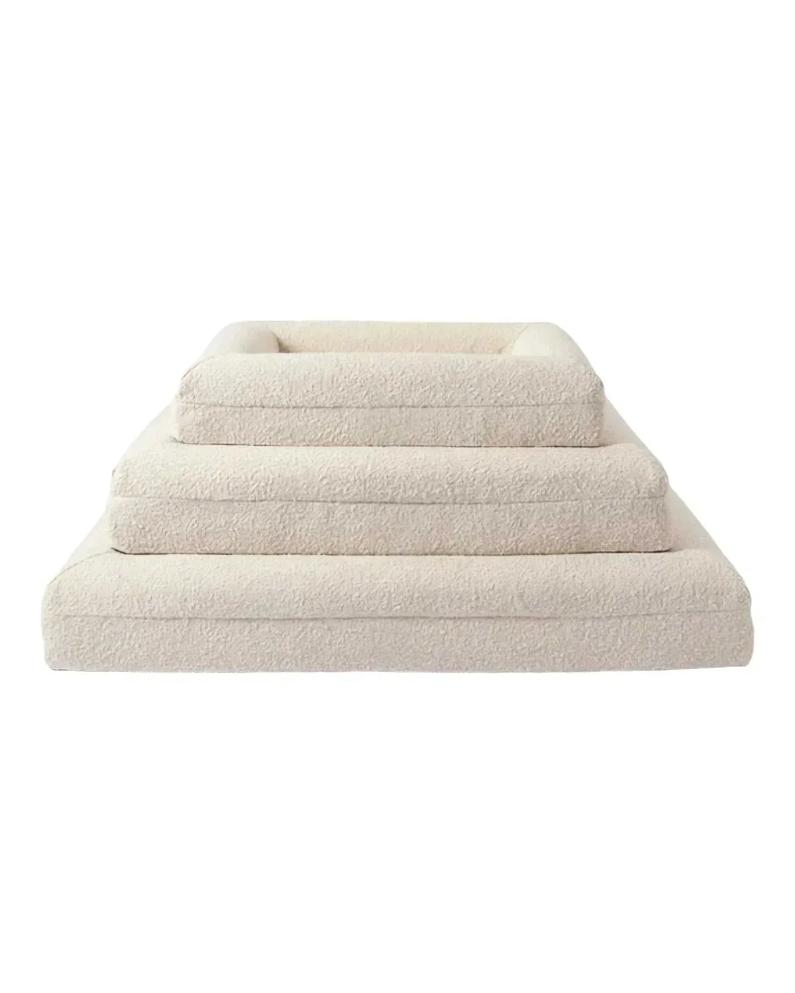 Hundebett Barklay M mit Viskoschaummatratze und waschbarem Bouclébezug Größenvergleich