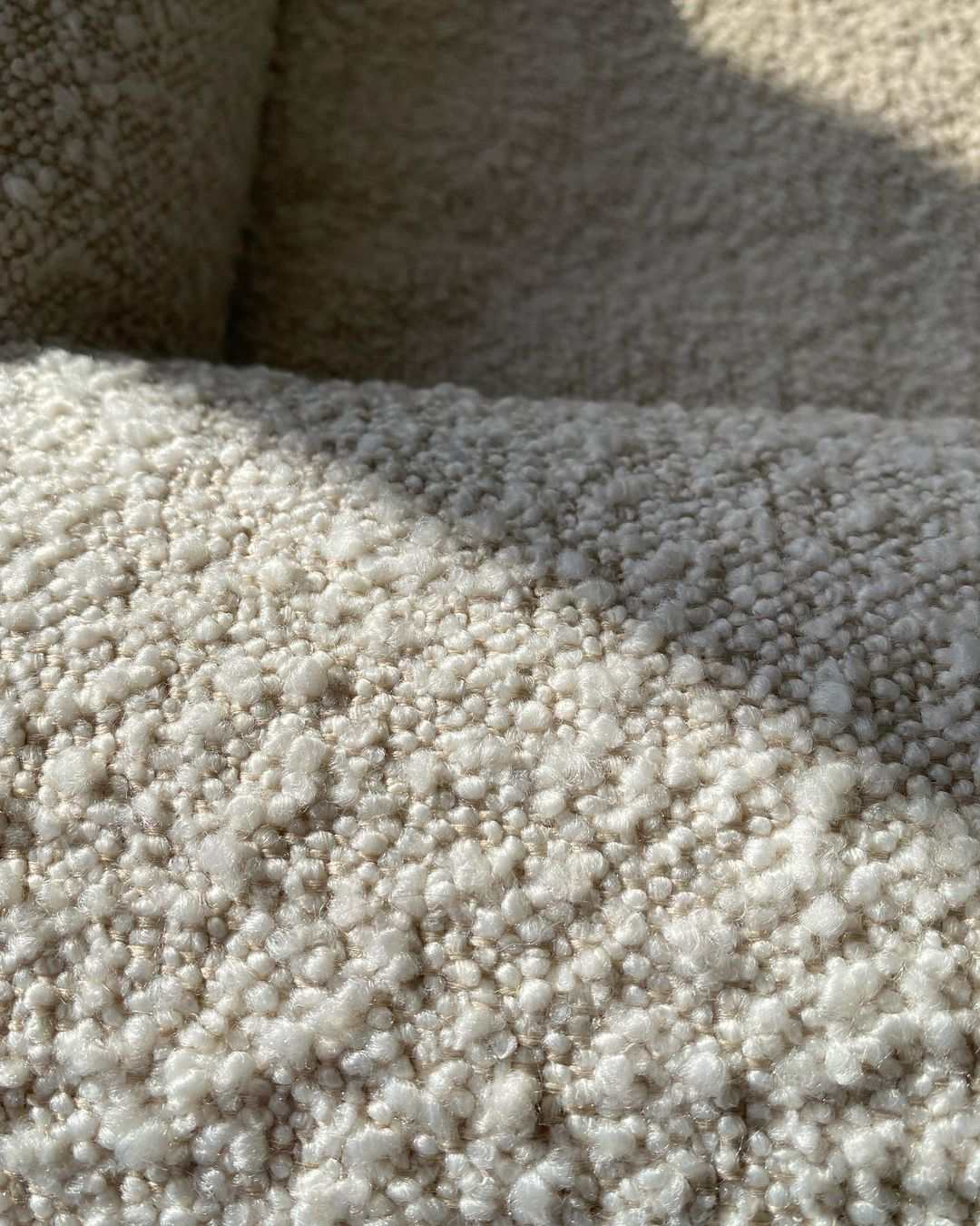 Hundebett Barklay mit Viskoschaummatratze und waschbarem Bouclébezug