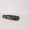 Video in Galerie-Betrachter laden und wiedergeben, Halsband Schwarz Aus Nylon Längenverstellbar Im Rautendesign