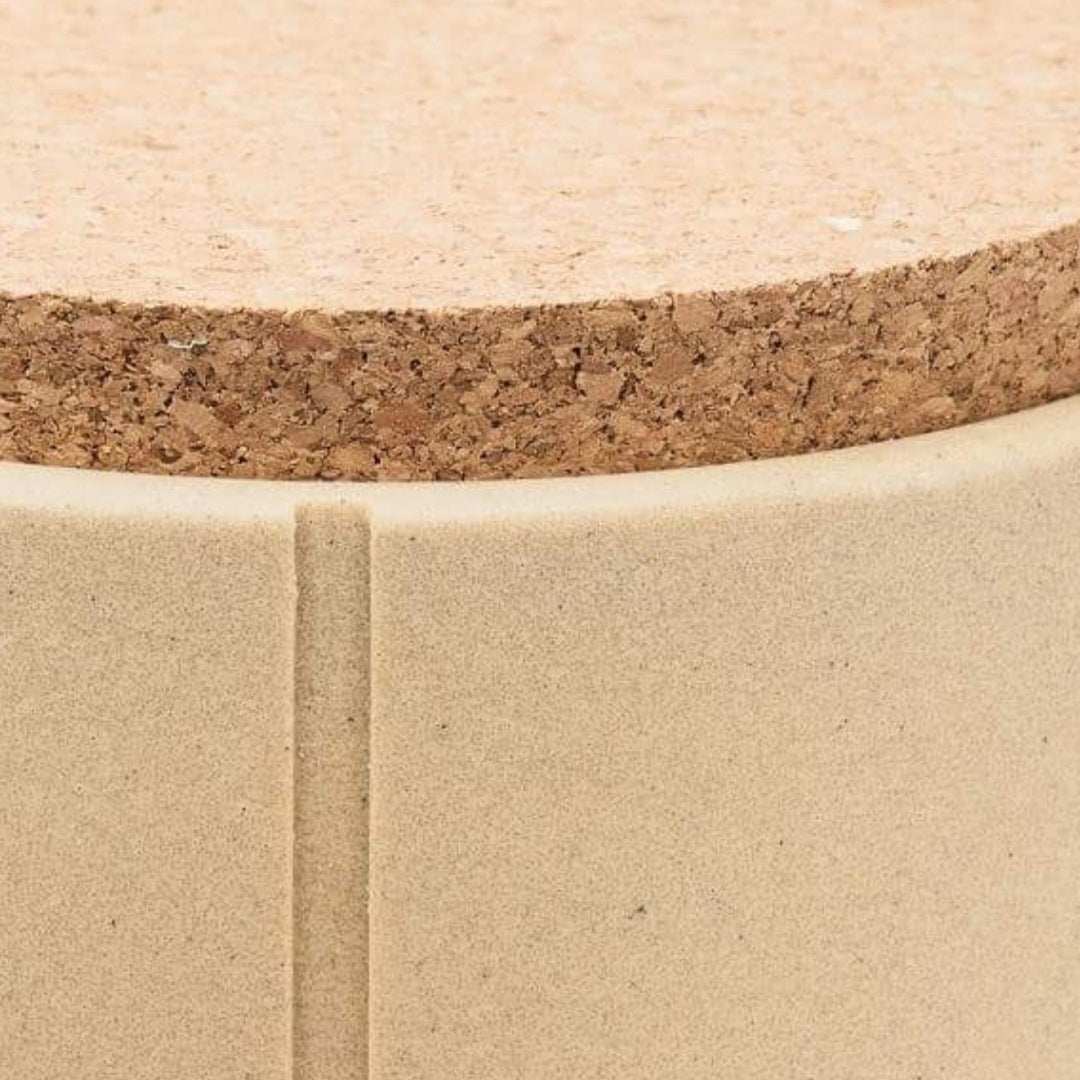 Leckerlie Dose with eco-friendly sand material and cork closure for freshness.